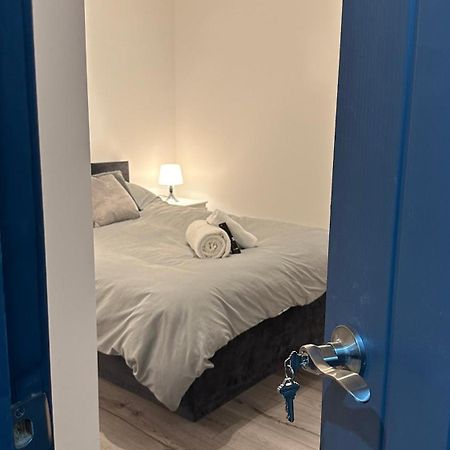 Modern 2 Bed Near Turf Moor Football Stadium, Parks, Canal And Lake 伯恩利 外观 照片