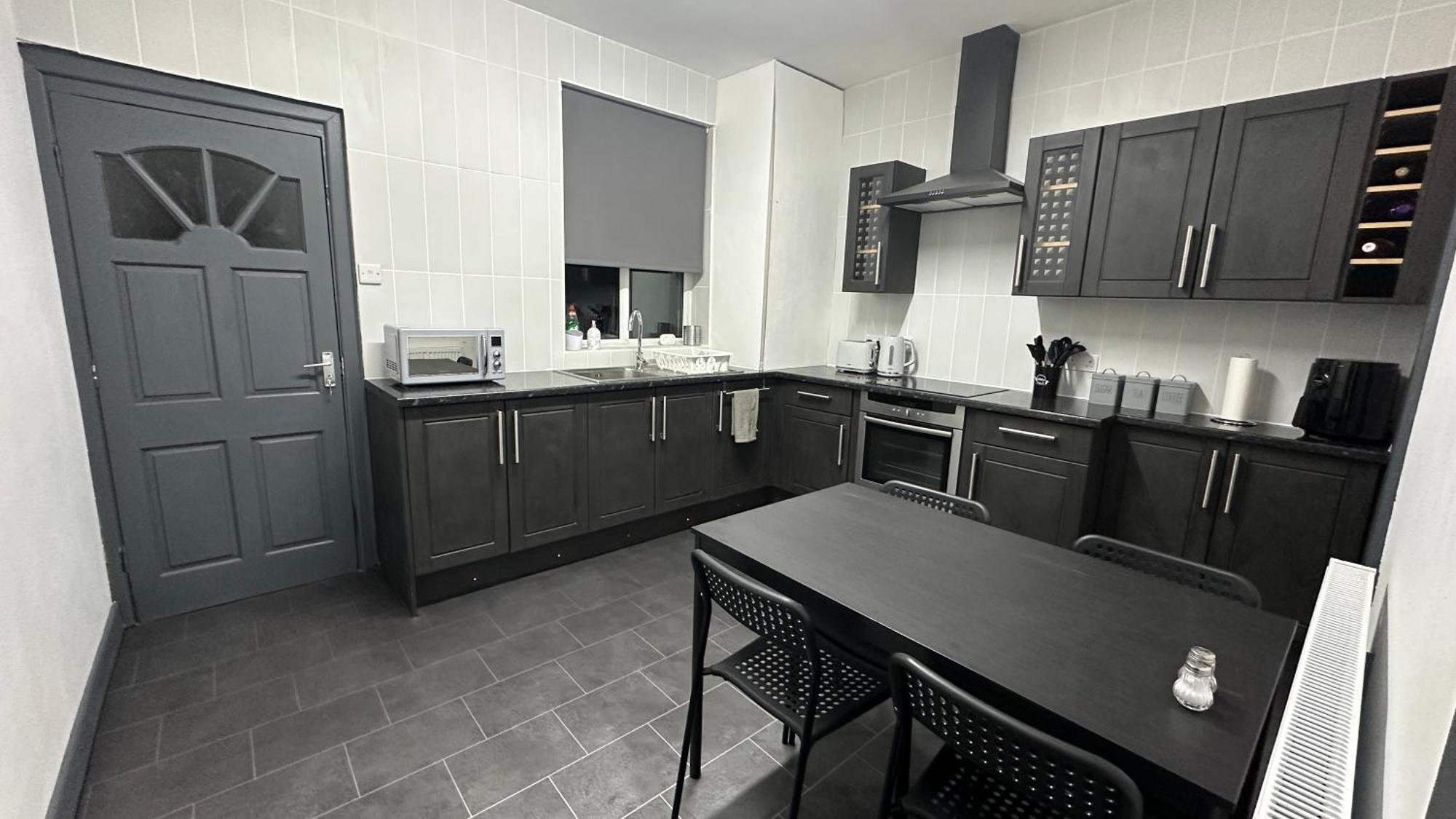 Modern 2 Bed Near Turf Moor Football Stadium, Parks, Canal And Lake 伯恩利 外观 照片