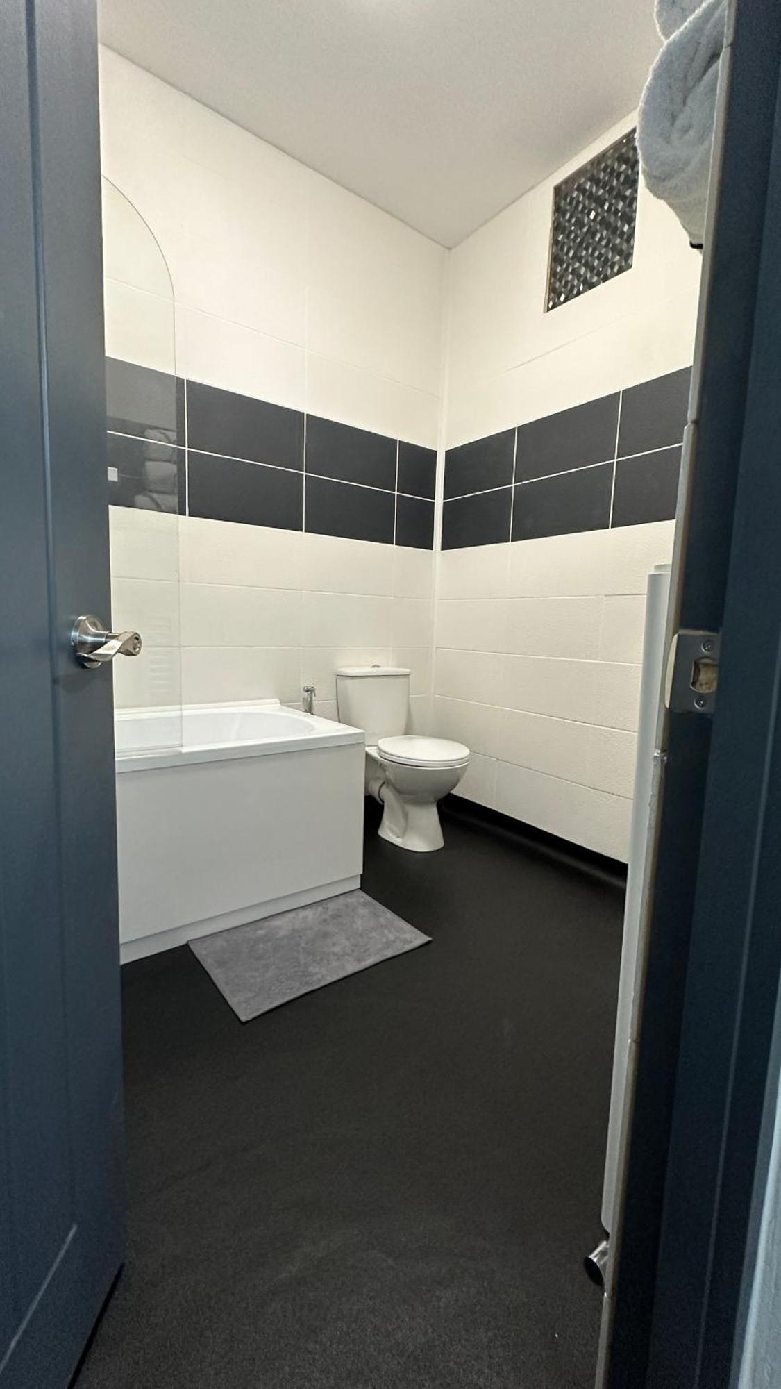 Modern 2 Bed Near Turf Moor Football Stadium, Parks, Canal And Lake 伯恩利 外观 照片