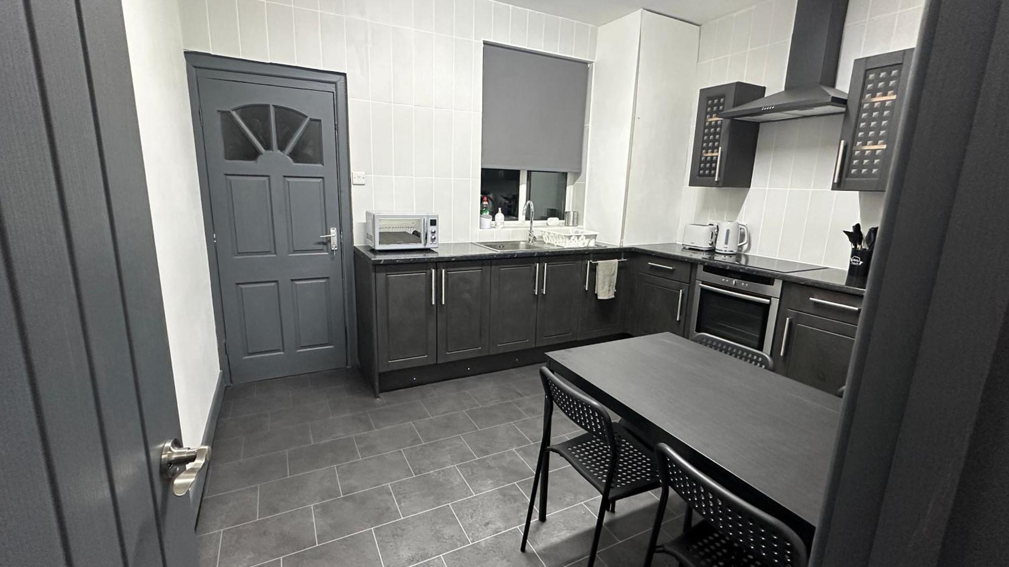 Modern 2 Bed Near Turf Moor Football Stadium, Parks, Canal And Lake 伯恩利 外观 照片