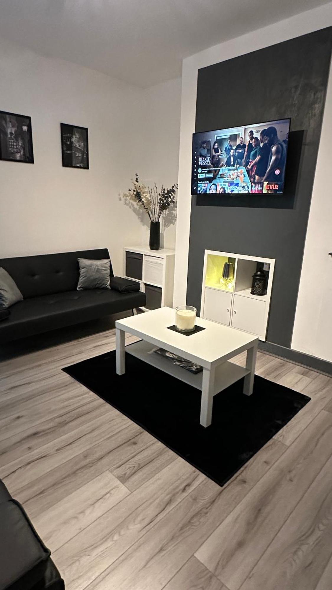 Modern 2 Bed Near Turf Moor Football Stadium, Parks, Canal And Lake 伯恩利 外观 照片